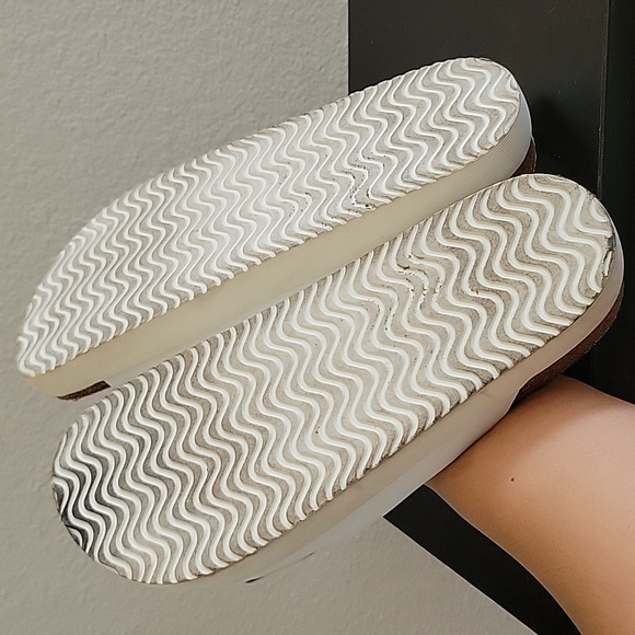 Size 7 white Madden Girl slip on sandals - Picture 9 of 9